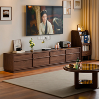 Console multimédia à profil bas avec plusieurs tiroirs de rangement, meuble de divertissement en bois Japandi pour salon