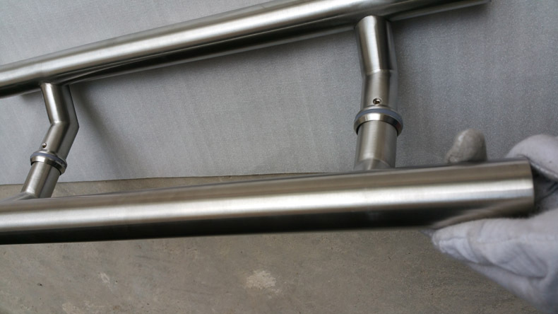 Fabricants Double Entrée Pour Beau Pousser 304 Avant En Acier inoxydable Poignées De Tube de Bonne Qualité Poignée En Verre Trempé