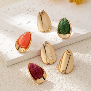 Boucles d'oreilles clous plaquées or en alliage de cuivre, motif floral simple, tendance et très vendues à l'international, pour femme élégante au quotidien - Product Image 4