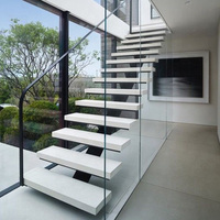 Escalier en marbre de luxe moderne haut de gamme, marches en pierre de quartz, escalier d'intérieur pour le deuxième étage, escalier droit en fer