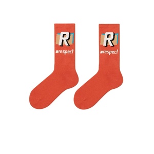 Chaussettes rouges à logo R Respect, tricotées jacquard, style décontracté, pour le printemps - Product Image 1