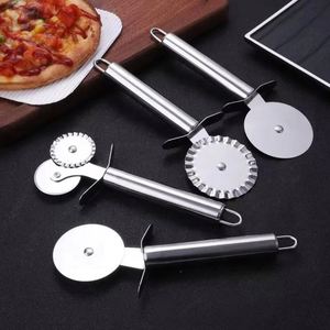 Cortador Giratorio de Acero Inoxidable para Pizza con Mango Antideslizante - Product Image 3