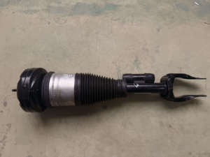 A1673200503 A1673200603 Amortisseur de suspension pneumatique démonté avant gauche et droit avec capteur pour <span class=keywords><strong>Mercedes</strong></span> Benz GLE W167 - Product Image 2