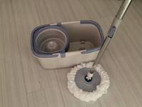 Ensemble serpillière et balai à main libre détachable et extensible avec brosse de nettoyage de sol, seau essoreur et panier en plastique en microfibre