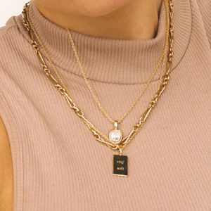 Joolim Jewelry - Collar Rectangular con Proverbios Ingleses Chapado en Oro de 18K, Collar de Acero Inoxidable, Joyería Antideslustre, Venta al por Mayor - Product Image 6