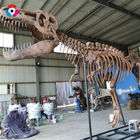 Réplique de squelette de dinosaure T-Rex du musée des dinosaures