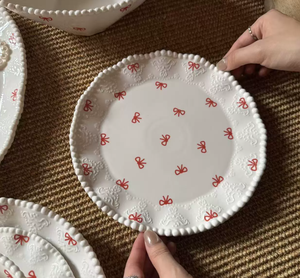 Vajilla de Cerámica con Borde de Perlas en Relieve de Forma Irregular, Juego de Vajilla de Porcelana con Bonito Estampado de Lazo Rojo, Logotipo Personalizado para Bodas y Hoteles - Product Image 4