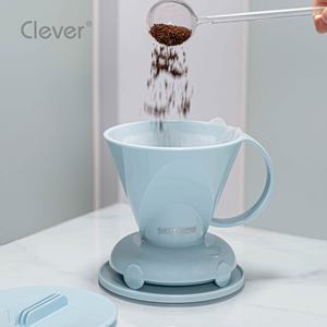 Cafetera de goteo portátil de plástico azul claro, resistente al calor, con forma trapezoidal, para catering al aire libre y viajes. - Product Image 2