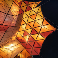 Structures d'ombrage triangulaires personnalisées en toile tendue |   Auvent en tissu PVDF blanc pour hôtel, parc public, allée, quai, passerelle, résistant au feu
