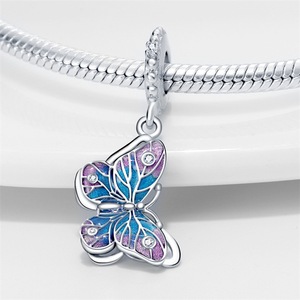 Vente en gros de pendentifs en argent 925 avec des papillons bleus et roses qui brillent dans le noir, perles pour bracelet et <span class=keywords><strong>collier</strong></span>, bijoux pour femmes, cadeau - Product Image 3