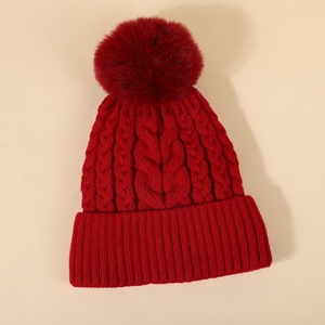<span class=keywords><strong>Bonnet</strong></span> d'hiver <span class=keywords><strong>de</strong></span> haute qualité pour femmes couleur unie acrylique chapeau à tricoter fourrure Pom Pom épais en peluche chaud Ski <span class=keywords><strong>bonnet</strong></span> <span class=keywords><strong>de</strong></span> <span class=keywords><strong>neige</strong></span> pour voyage - Product Image 4