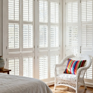 Persianas interiores de control de privacidad con paneles plegables y función resistente a la deformación para villas modernas y compradores mayoristas - Product Image 2