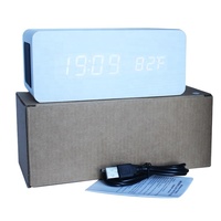 Multifunctionele Home Decor Dc Power Nachtkastje Draadloze Telefoon Oplader Led Wekker Blue Tooth Houten Klok Met Speaker