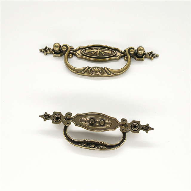 Antique-style Furniture Hardware Handles and Knobs for Cabinet Drawers and Wardrobe Doors