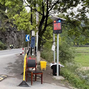 Señal de Advertencia Inteligente de Cruce Peatonal con Energía Solar, LED Rojo y Azul, Placa de Acero Laminado en Frío de 12V 50W - Product Image 6