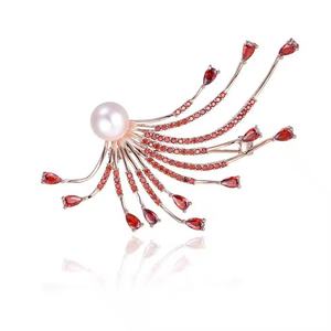 เข็มกลัดคริสตัลมุกดอกไม้หรูหราแฟชั่นใหม่สำหรับผู้หญิง เครื่องประดับเสื้อผ้าผ้าพันคอ งานปาร์ตี้ งานแต่งงาน - Product Image 1