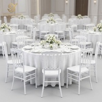 Chaises de mariage modernes blanches brillantes en résine PP, chaises Napoléon Chiavari pour hôtel, fête, banquet, événement, villa