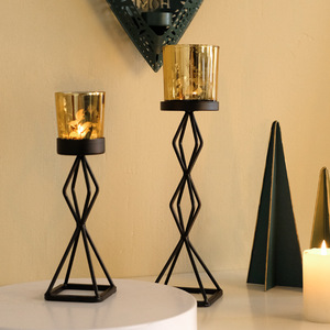 Ensemble de chandeliers de luxe en métal doré, supports de bougies en fer forgé pour centres de table de mariage et décoration de table à manger - Product Image 1