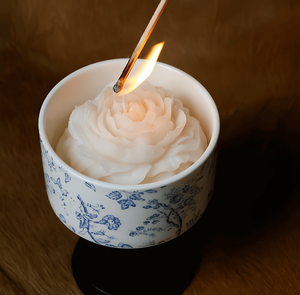 Nouvelle bougie parfumée de luxe française en cire de soja, dans un pot en céramique sur pied, style aromathérapie, avec coupelle à dessert en céramique - Product Image 5