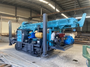 Foreuse de puits d'eau sur chenilles FY600 |   600 m de profondeur, 132 kW Cummins, 12 t |   Machine de forage pneumatique et hydraulique - Product Image 3