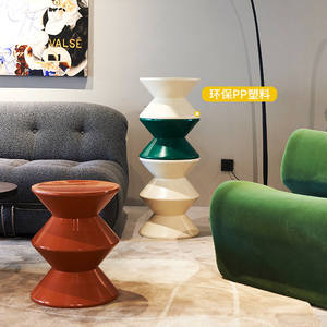 <span class=keywords><strong>Taburete</strong></span> Otomano Nórdico para Cambiar Zapatos, Diseño Creativo Vintage de Plástico Bajo con Forma de Reloj de Arena para Entrada y Sala de Estar - Product Image 1