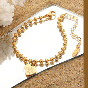 Bracelet <span class=keywords><strong>en</strong></span> acier inoxydable plaqué or 18 carats avec breloque cœur porte-bonheur gravée « Amour éternel » <span class=keywords><strong>pour</strong></span> femme – <span class=keywords><strong>Vente</strong></span> <span class=keywords><strong>en</strong></span> <span class=keywords><strong>gros</strong></span> - Product Image 6