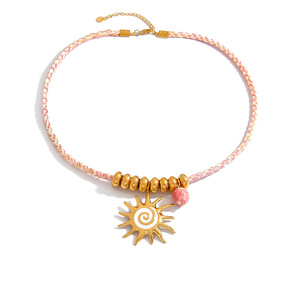 Collana SUMMLY con ciondolo a forma di sole in corda intrecciata placcata oro 18 carati, distanziatore dorato e perline rosa, gioielli boho per donna, regalo per vacanze estive al mare - Product Image 3