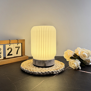 Lampada da Tavolo USB 3D Stampata Ricaricabile, Decorazioni per Camera da Letto, Ornamenti da Scrivania Originali, Lampada Artistica Regalo - Product Image 1