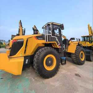 Chargeuse sur pneus Liugong 856H d'occasion, faible nombre d'heures, bon état, moteur d'origine robuste, bien entretenue, à vendre avec certification CE - Product Image 2