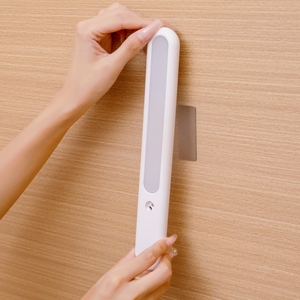 Lámpara de mesa moderna con base de madera, luz LED de escritorio para lectura de cabecera, estudio y trabajo - Product Image 3