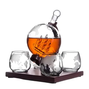 Grosir Globe kaca wiski anggur Vodka Tequila Decanter dalam kotak hadiah aksesoris Bar rumah dengan dasar kayu