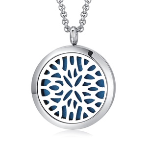 Collier pendentif diffuseur d'arômes géométrique en acier inoxydable plaqué or 18 carats avec perles et chaîne, cadeau unisexe - Product Image 1