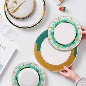 Ensemble de <span class=keywords><strong>vaisselle</strong></span> <span class=keywords><strong>Royal</strong></span> <span class=keywords><strong>Albert</strong></span> Bone China Chargeurs d'assiettes à dîner à bord doré pour hôtel, maison ou restaurant Commande minimum 20 pièces - Product Image 3