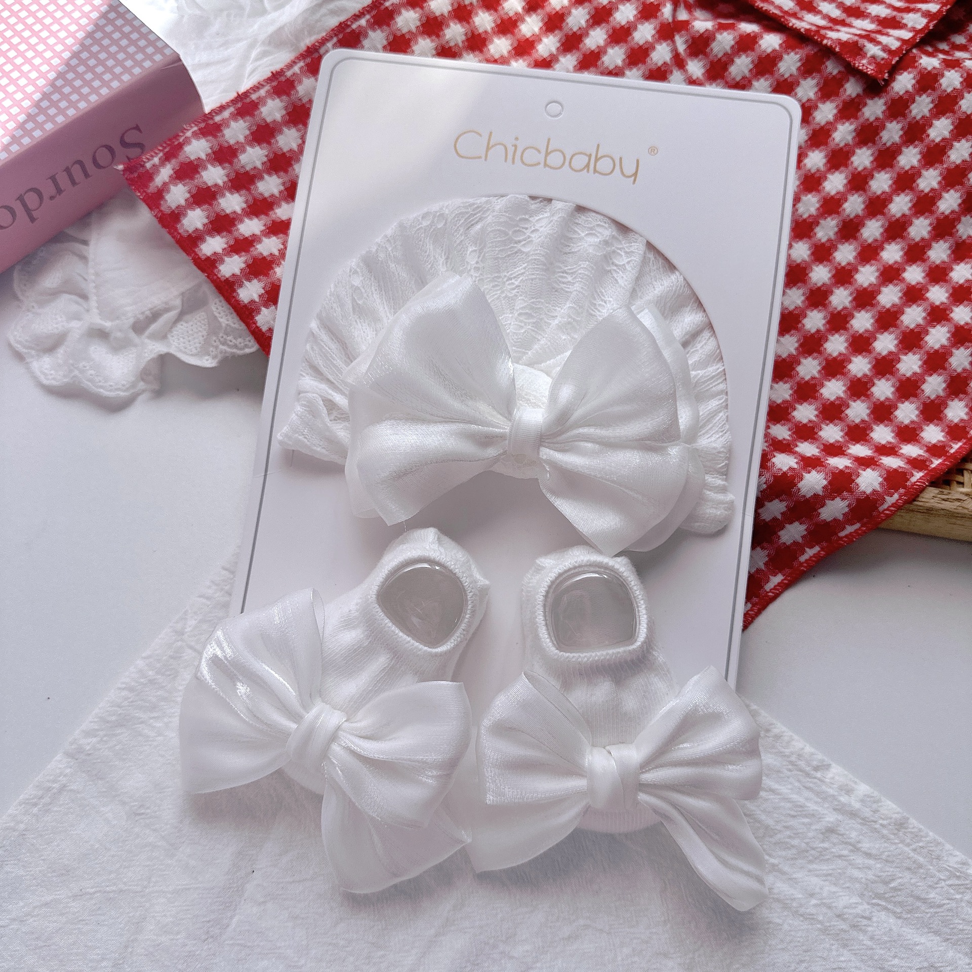White streamer double knot lace