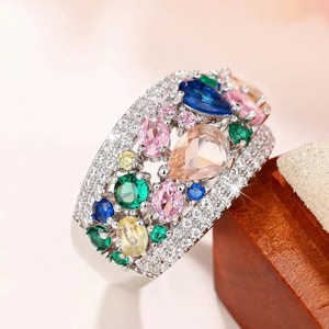 Anello a Goccia Arcobaleno per Donne, Design Geometrico Colorato, Accessorio da Dito per Uso Quotidiano - Product Image 3