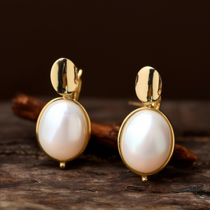 Boucles d'oreilles ovales en acier inoxydable plaqué or PVD avec nacre, bijoux tendance pour soirée - Product Image 3