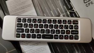 Al por mayor: Mini teclados inalámbricos W3 Air Mouse con aprendizaje IR, control remoto inteligente por voz 2.4G, Air Mouse W3 árabe <span class=keywords><strong>para</strong></span> teléfono móvil - Product Image 2