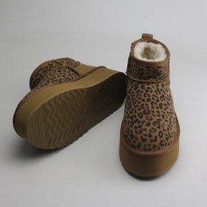 Stivali Invernali Termici Unisex Classici <span class=keywords><strong>con</strong></span> Tomaia in Pelle Scamosciata, Caldi <span class=keywords><strong>Stivaletti</strong></span> <span class=keywords><strong>con</strong></span> Fodera in Pelliccia Sintetica 3043 - Product Image 2