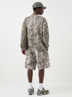 T-shirt ample à manches longues en tissu gaufré, respirant et anti-humidité, avec motif camouflage branche d'arbre, style rétro urbain et design brodé imprimé.