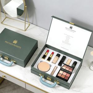 Boîte rigide magnétique écologique et imperméable avec gaufrage et doublure en éponge pour l'emballage de cosmétiques, de rouges à lèvres et de crèmes pour les yeux - Product Image 3