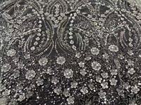 Tissu en dentelle de maille luxueux et élégant, orné de perles et de fleurs 3D brodées, idéal pour les robes de soirée et les robes de mariée.