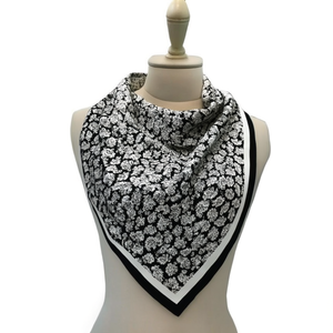 Pañuelo triangular multifuncional de 135x60cm con estampado floral para mujer, accesorio de moda - Product Image 1