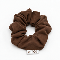 Élastique à cheveux surdimensionné en satin marron moka personnalisé en usine, doux, avec étiquette logo tissée, pour queue de cheval