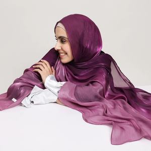 Sharut Wholesale Malaisie Foulard hijab pour femmes musulmanes, châle à dégradé bicolore, voile, effet ombré brillant effet <span class=keywords><strong>soie</strong></span>, 2026 - Product Image 1