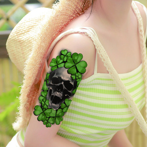 <span class=keywords><strong>Tatuaje</strong></span> Temporal Impermeable del Día Nacional Irlandés, Diseño <span class=keywords><strong>de</strong></span> Calavera con Trébol <span class=keywords><strong>de</strong></span> Cuatro Hojas Verde, Hecho <span class=keywords><strong>de</strong></span> Papel - Product Image 5