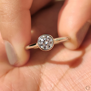 Bague en diamant de laboratoire étincelant, haute clarté et brillance, idéale pour les occasions romantiques et les cadeaux, bijoux élégants en provenance d'Inde - Product Image 1