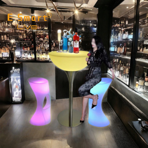 Chaise et table <span class=keywords><strong>de</strong></span> comptoir <span class=keywords><strong>de</strong></span> <span class=keywords><strong>bar</strong></span> modernes portables à LED <span class=keywords><strong>Tabouret</strong></span> <span class=keywords><strong>de</strong></span> <span class=keywords><strong>bar</strong></span> d'extérieur d'occasion bon marché pour événements, fêtes, jardin, patio Ensemble - Product Image 3