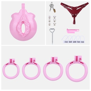 กรงครอบอวัยวะเพศชายสีชมพู FRRK ทำจากพลาสติก ABS พร้อมห่วงรัดอวัยวะเพศ 4 วง  พร้อมตัวล็อค  สายรัดอวัยวะเพศ  เข็มขัดรัดอวัยวะเพศ  ของเล่นทางเพศแบบ BDSM สำหรับผู้ชายและเฟมบอย - Product Image 4