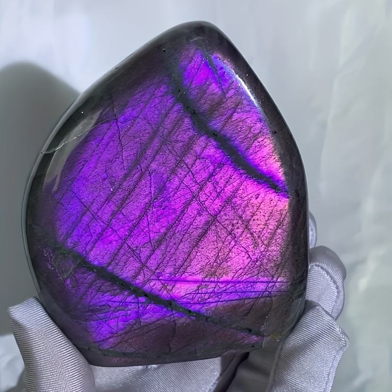 ลาบราโดไรต์สีม่วง ปราศจากตำหนิ