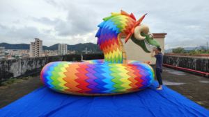 Modèle de <span class=keywords><strong>serpent</strong></span> <span class=keywords><strong>serpent</strong></span> géant gonflable coloré <span class=keywords><strong>à</strong></span> plumes pour la décoration extérieure - Product Image 5